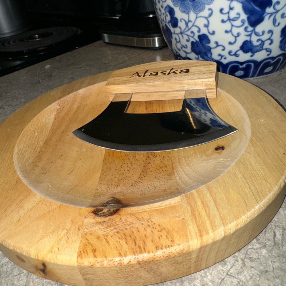 Mezzaluna Knife with Black Blade and Wooden Handle